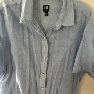 Gap women’s button down shirt
